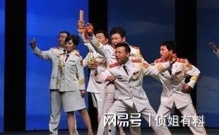 穿回80我带文工团全员出道了,文工团全员闪耀80年代舞台